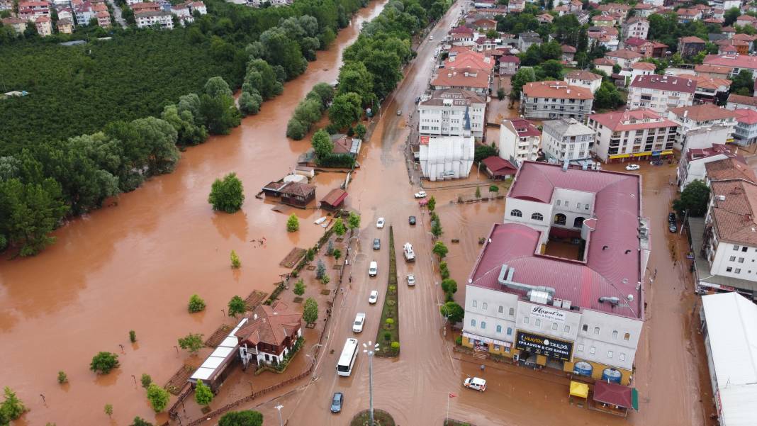 Bartın’daki sel felaketi havadan görüntülendi. Yardıma Mehmetçik koştu 34